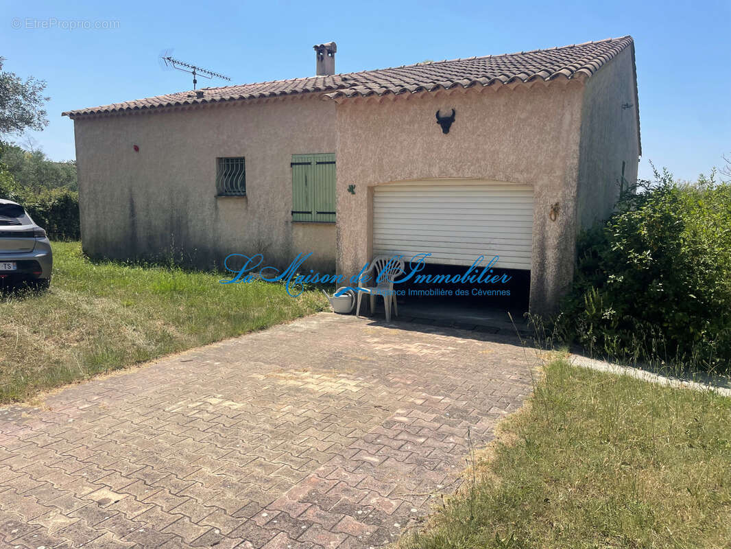 MASSANES, villa de plain F3 avec garage et terrasse sur 3465 m2 de terrain plat avec vue dégagée - photo 5
