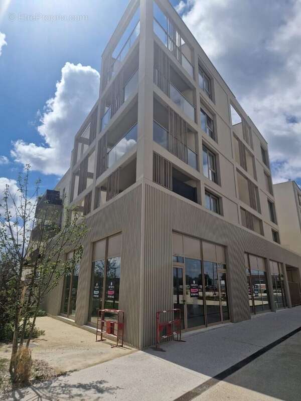 Commerce à FLEURY-SUR-ORNE