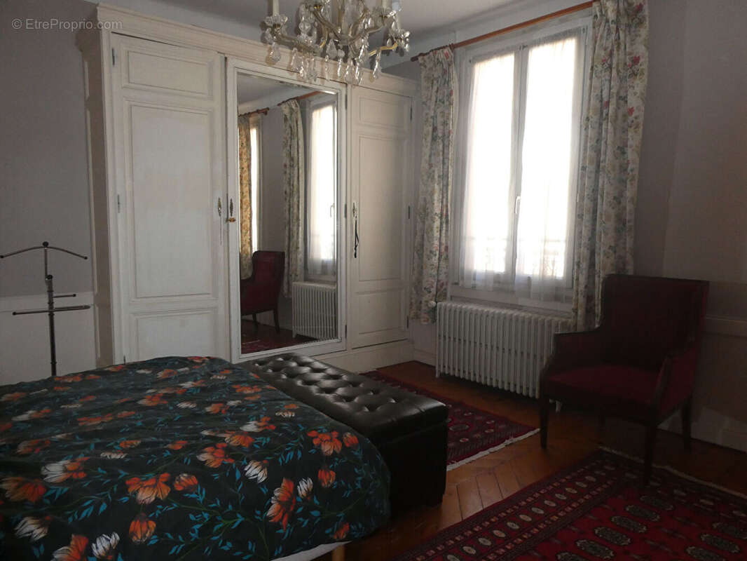 Maison Pont L Eveque, 159 m², 6ch, 1sdb, 1sdd, garage, cour intérieure - photo 3