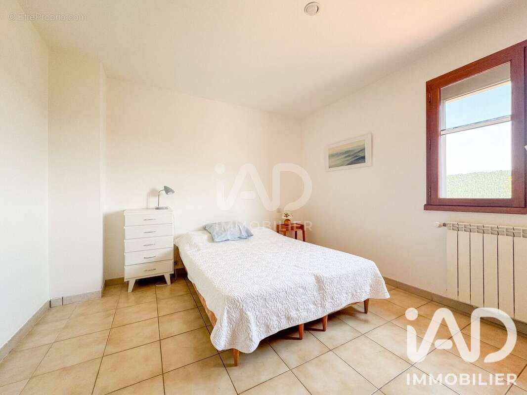 Maison 92 m² à Viala-Du-Tarn  - photo 3