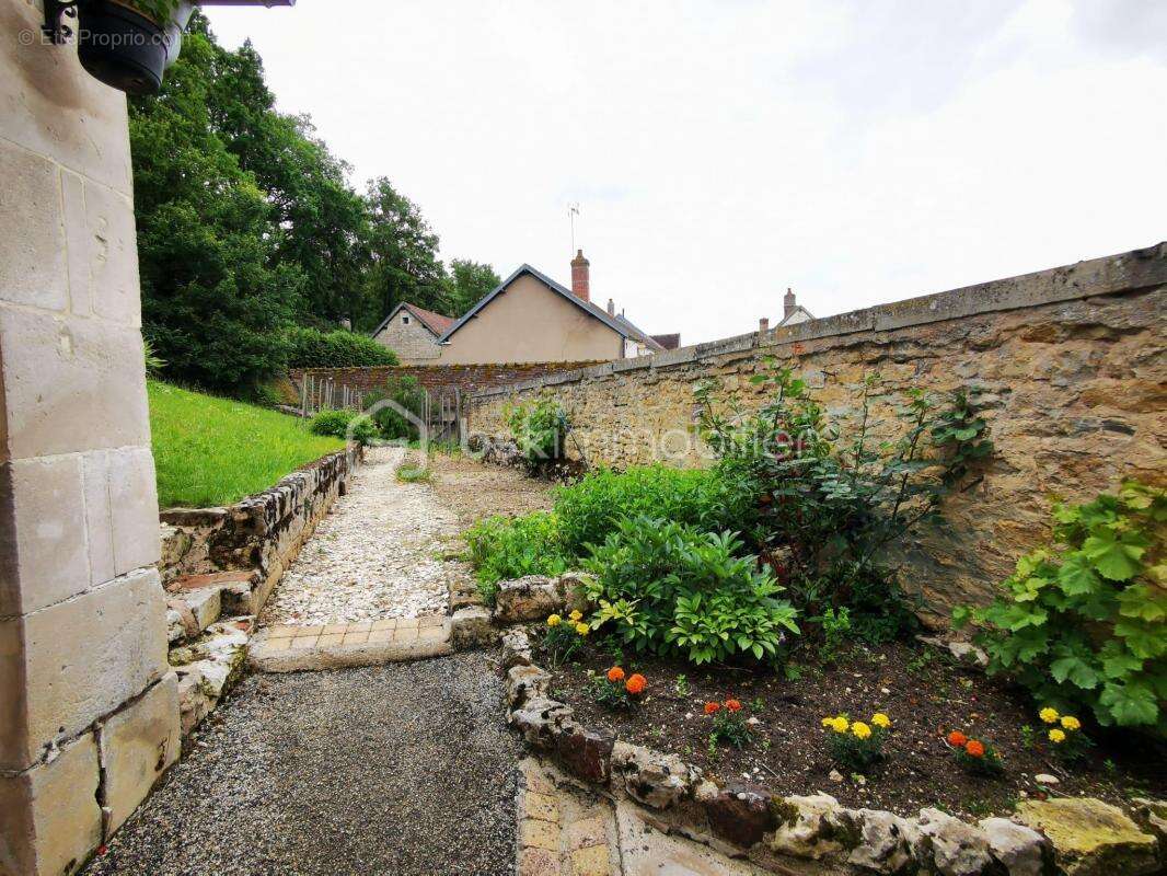 Maison à GY-L&#039;EVEQUE