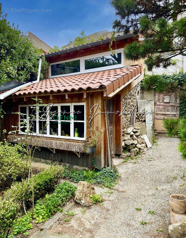 Maison à LA TOUR-EN-JAREZ