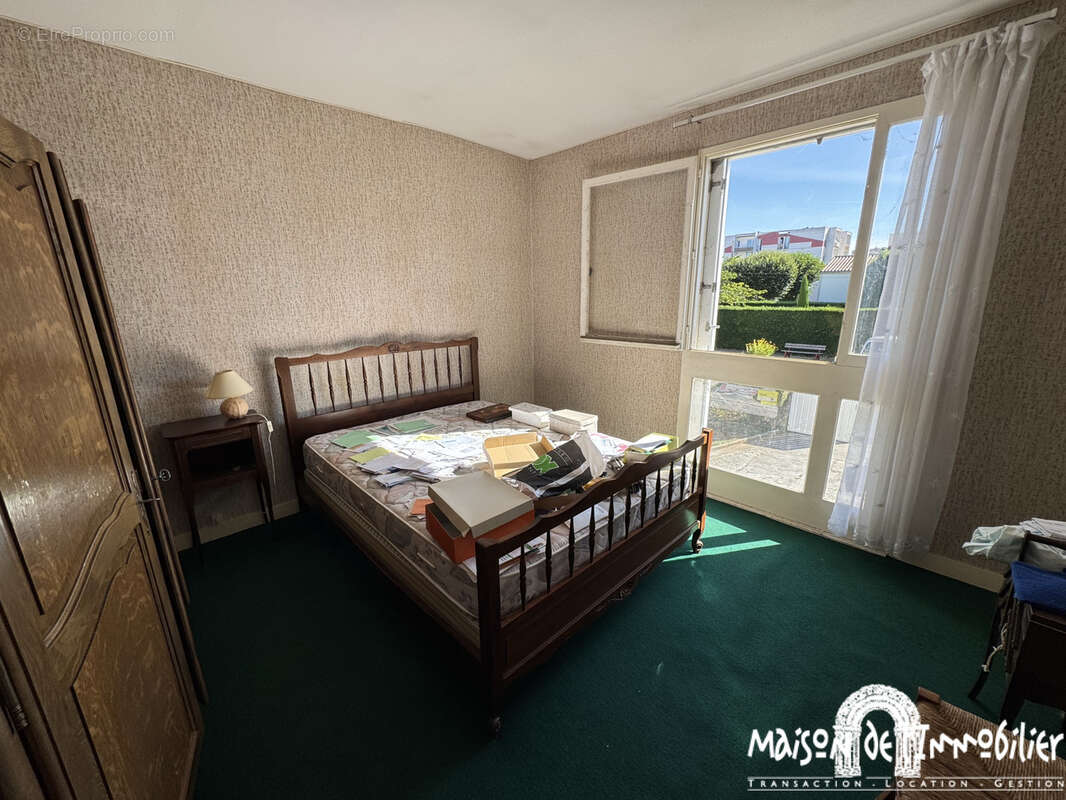 A vendre à COGNAC - Maison atypique de 4 pièces avec deux garages et jardin. - photo 6