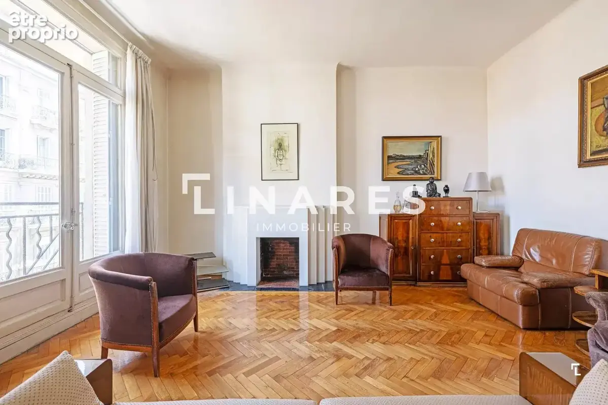 CENTRAL PARADIS - Appartement T4 de 158m2 - Balcon - Cave -  2 chambres de bonne - 13008 - photo 9