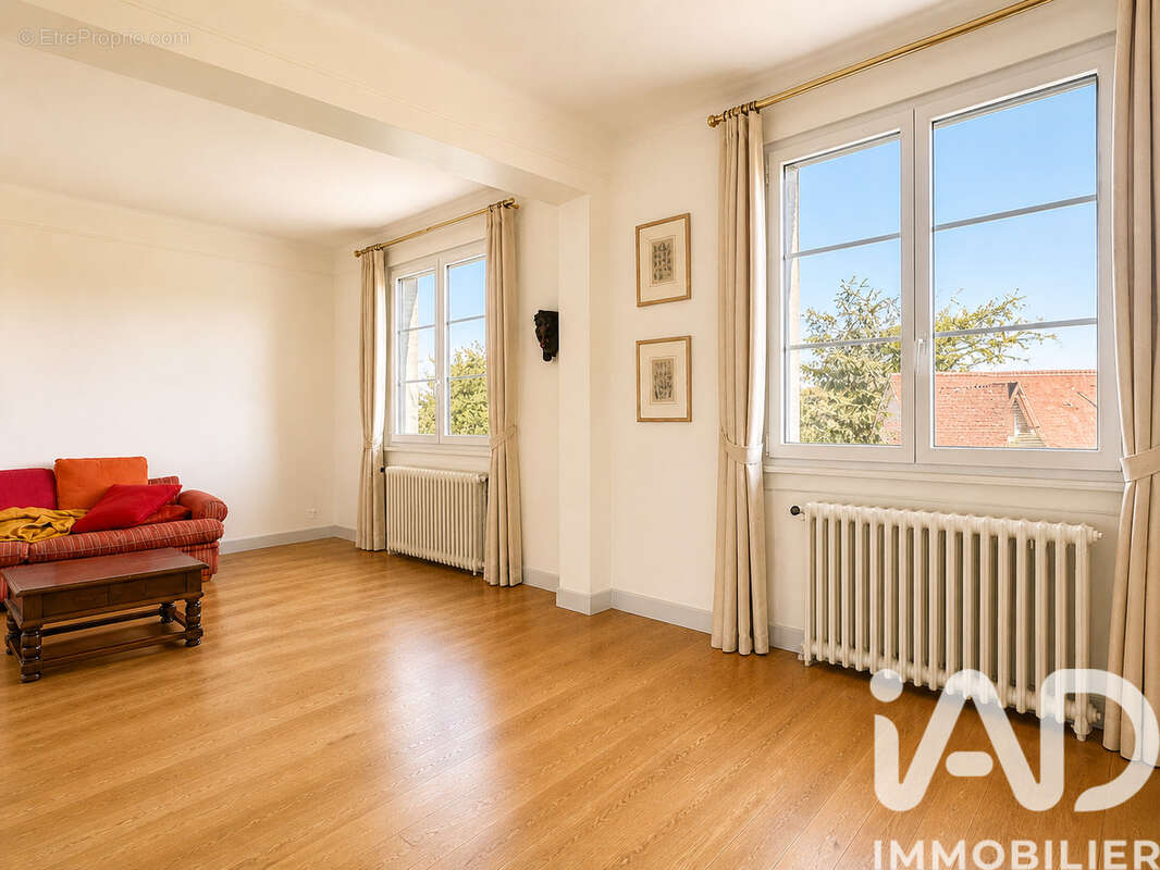 Photo 3 - Maison à LA CELLE-SAINT-CLOUD