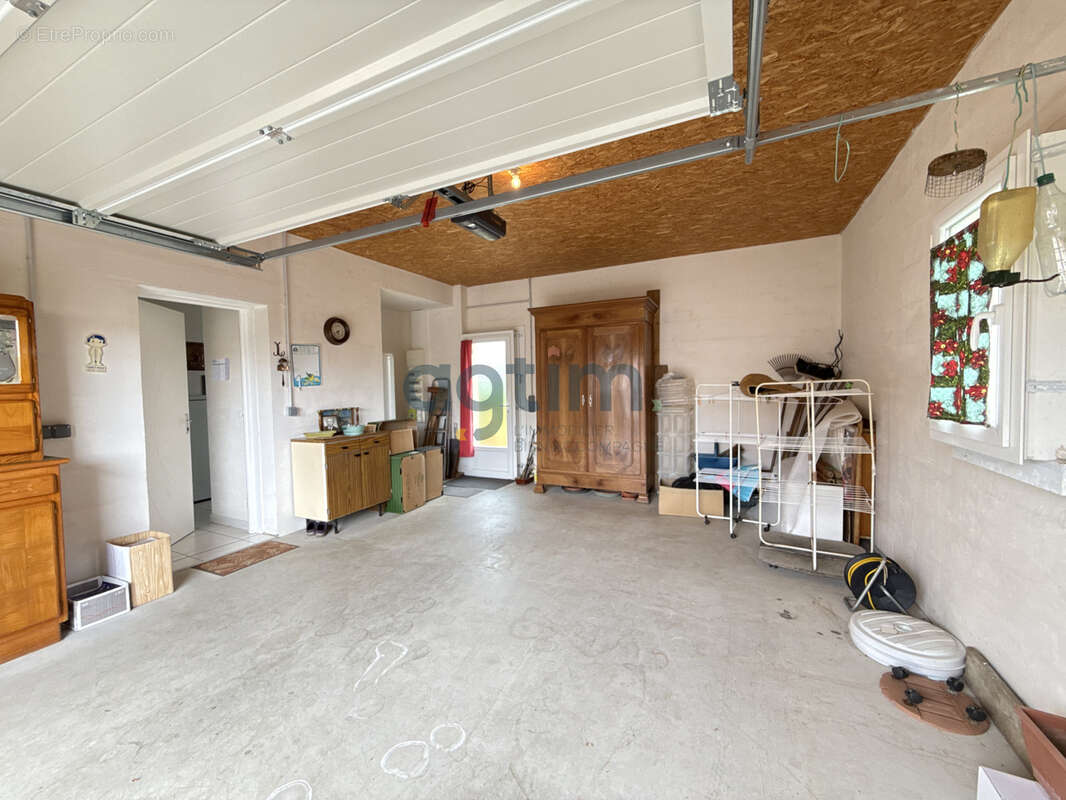 MONTAIGU, Centre, en lotissement: Maison de plain pied, 93m2 habitables, 2 chambres, garage, terrain clos - photo 16