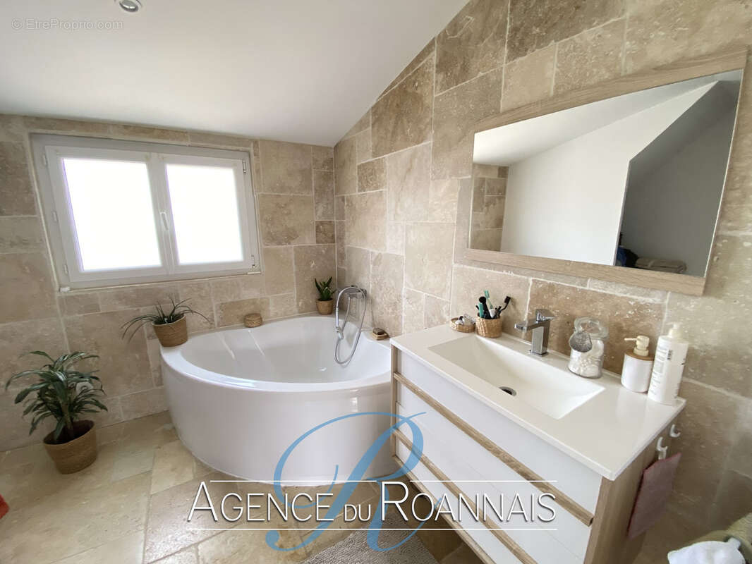 Maison de 130m2 assise sur un terrain clos de 1010m2 avec piscine - photo 12
