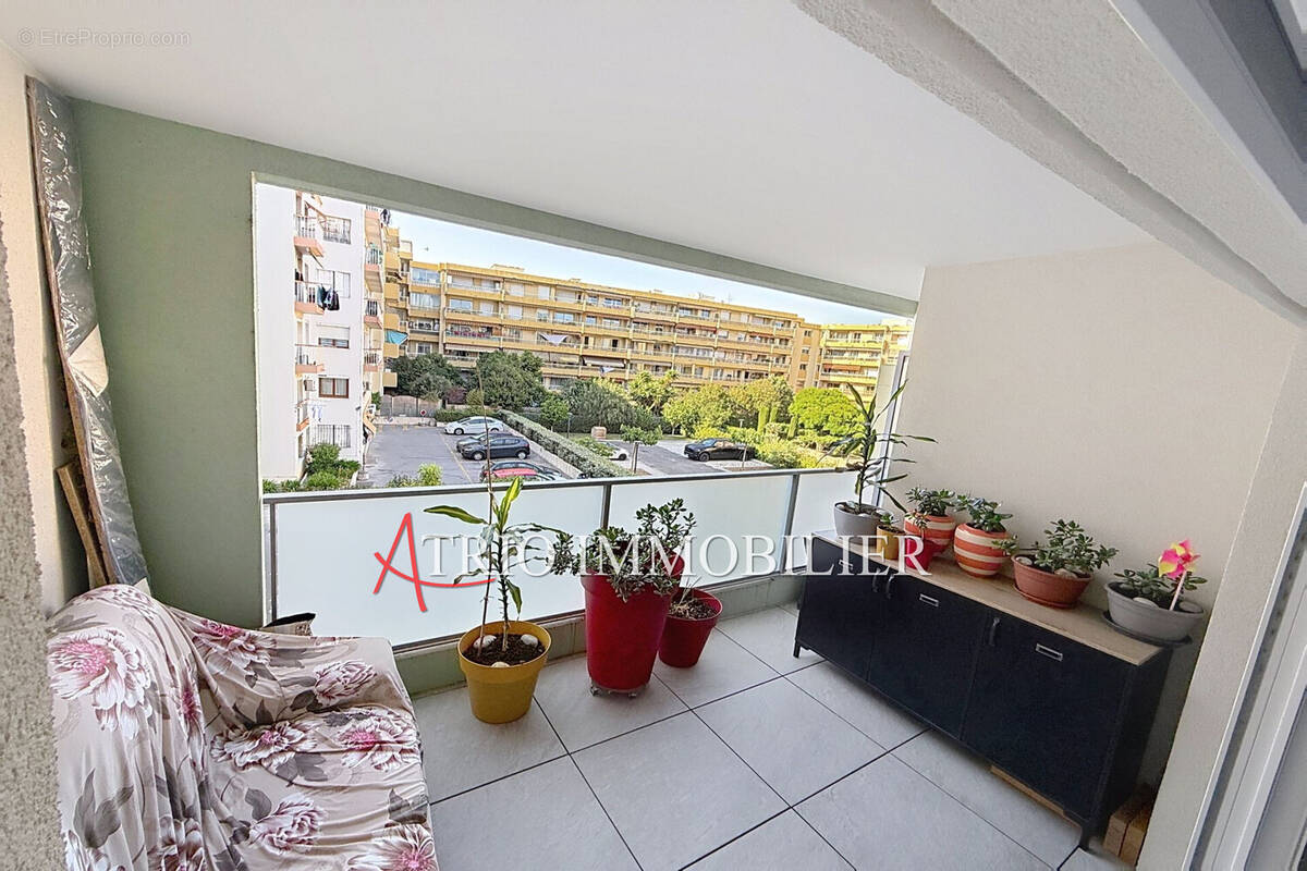 Appartement à SAINT-LAURENT-DU-VAR