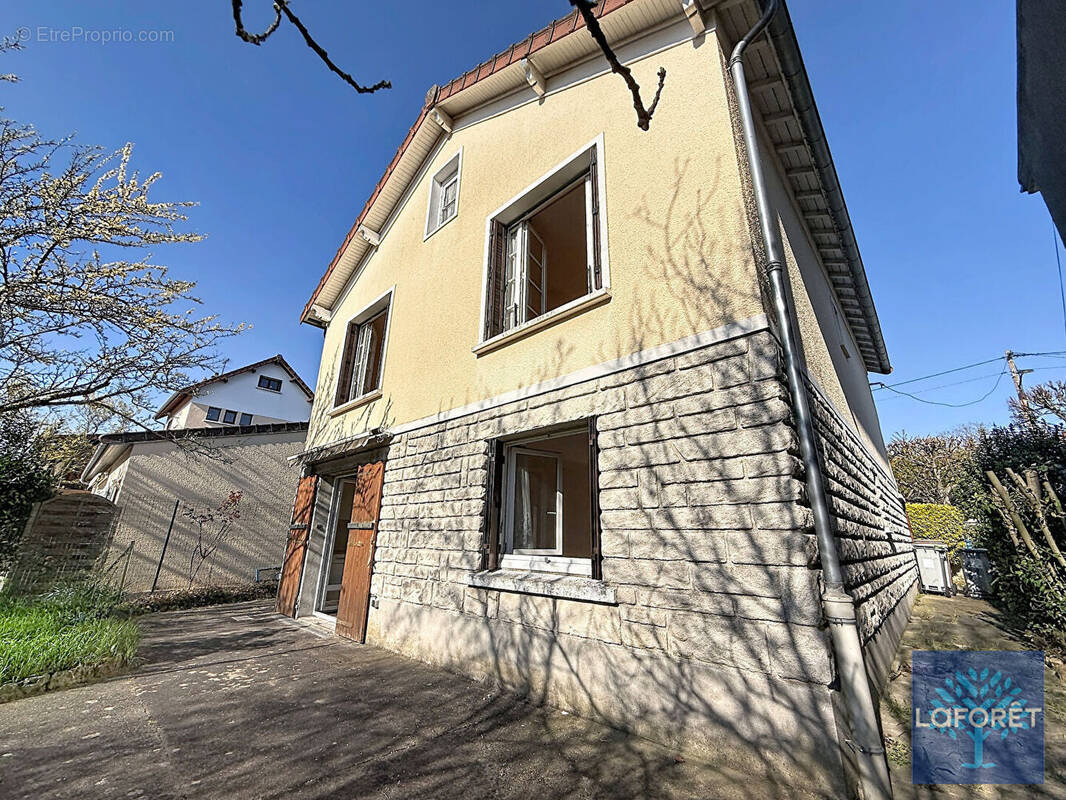 Maison à VIGNEUX-SUR-SEINE