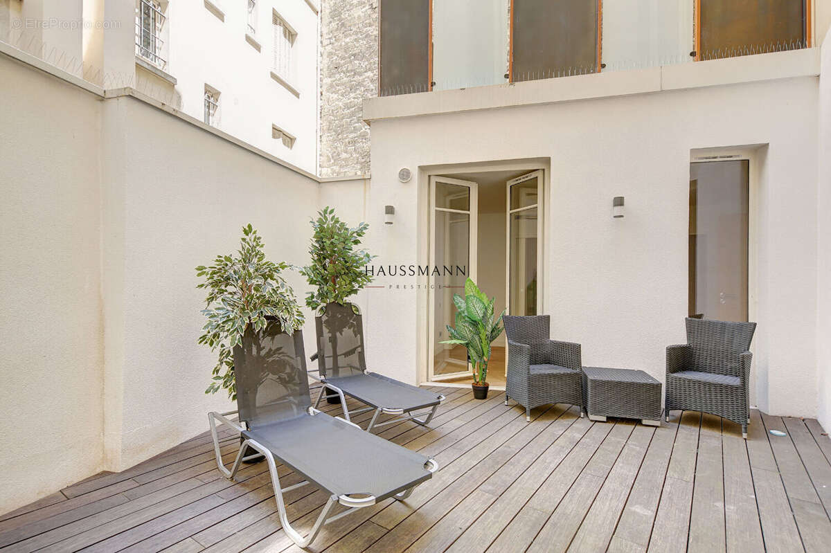 Appartement à NEUILLY-SUR-SEINE