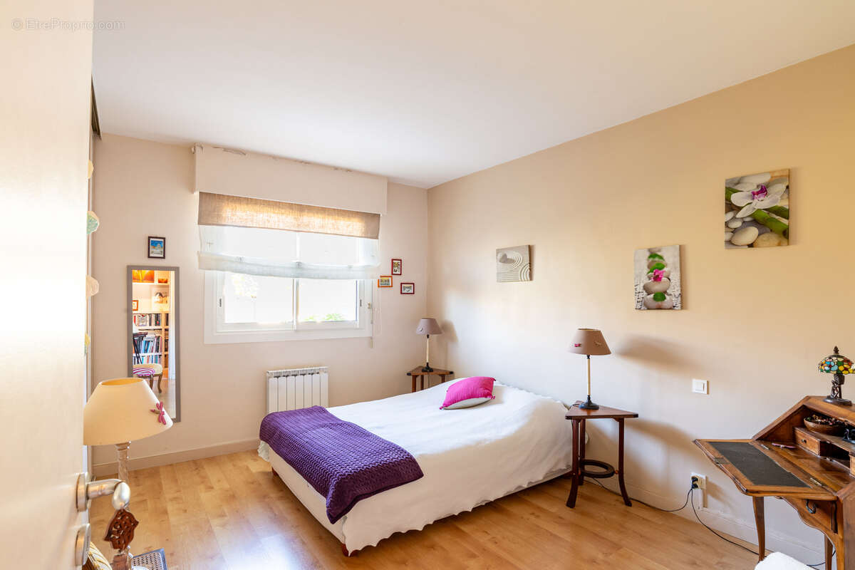 Cadre privilégié à Urrugne   Maison lumineuse avec piscine et double garage - photo 9