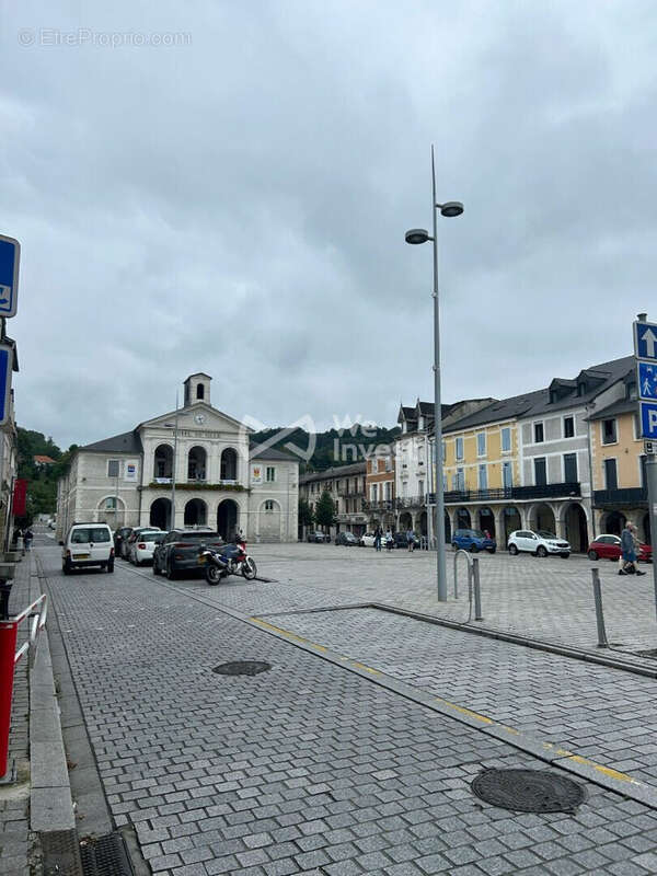 Commerce à NAY