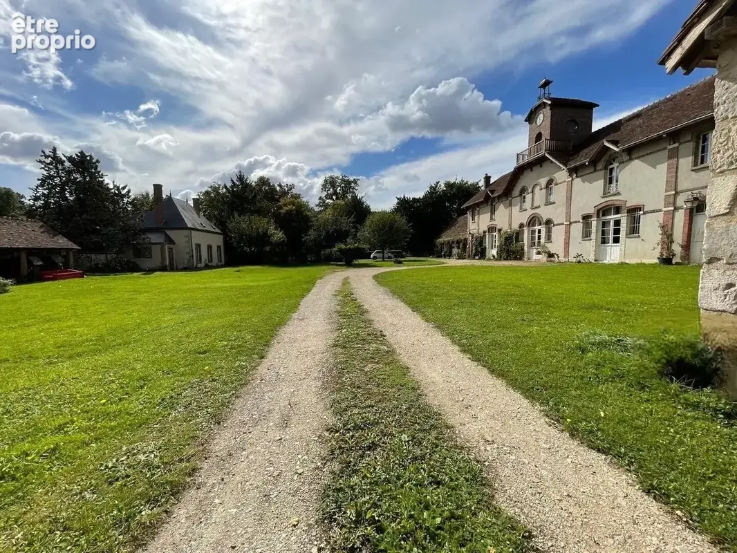 Maison 400 m² à Chartres  - photo 3