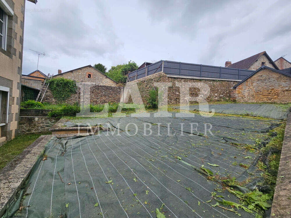 Maison à VILLAINES-LA-JUHEL