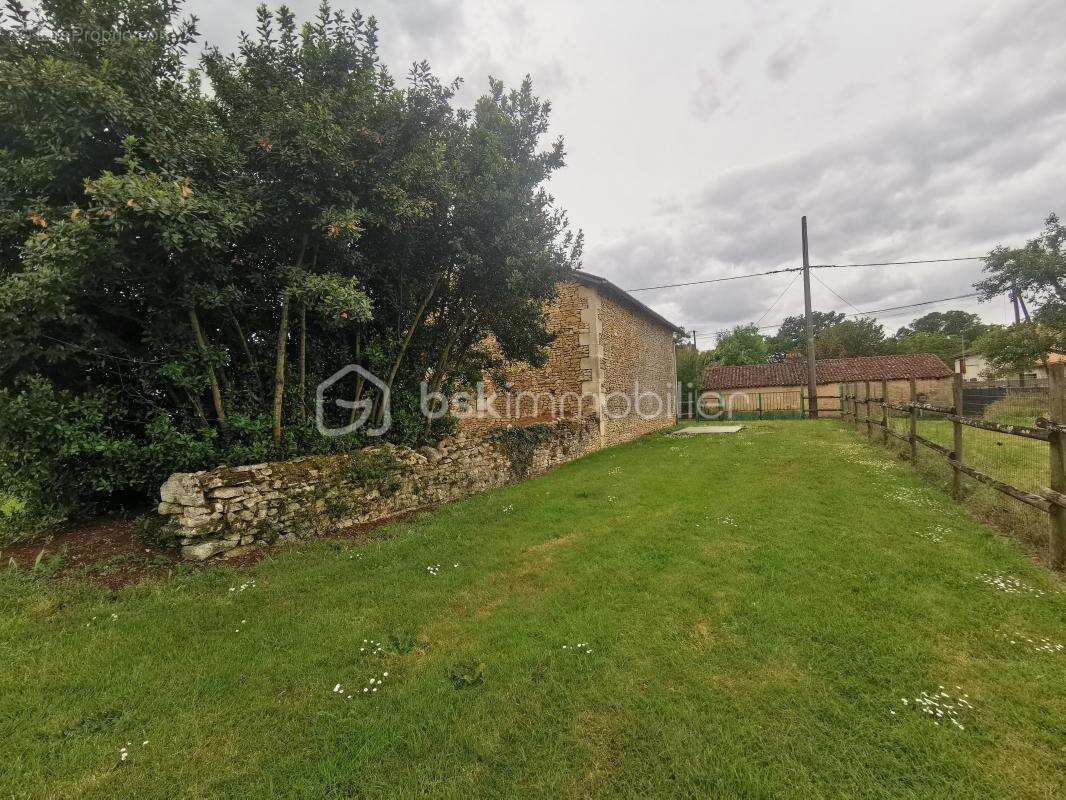 Maison à LEIGNES-SUR-FONTAINE