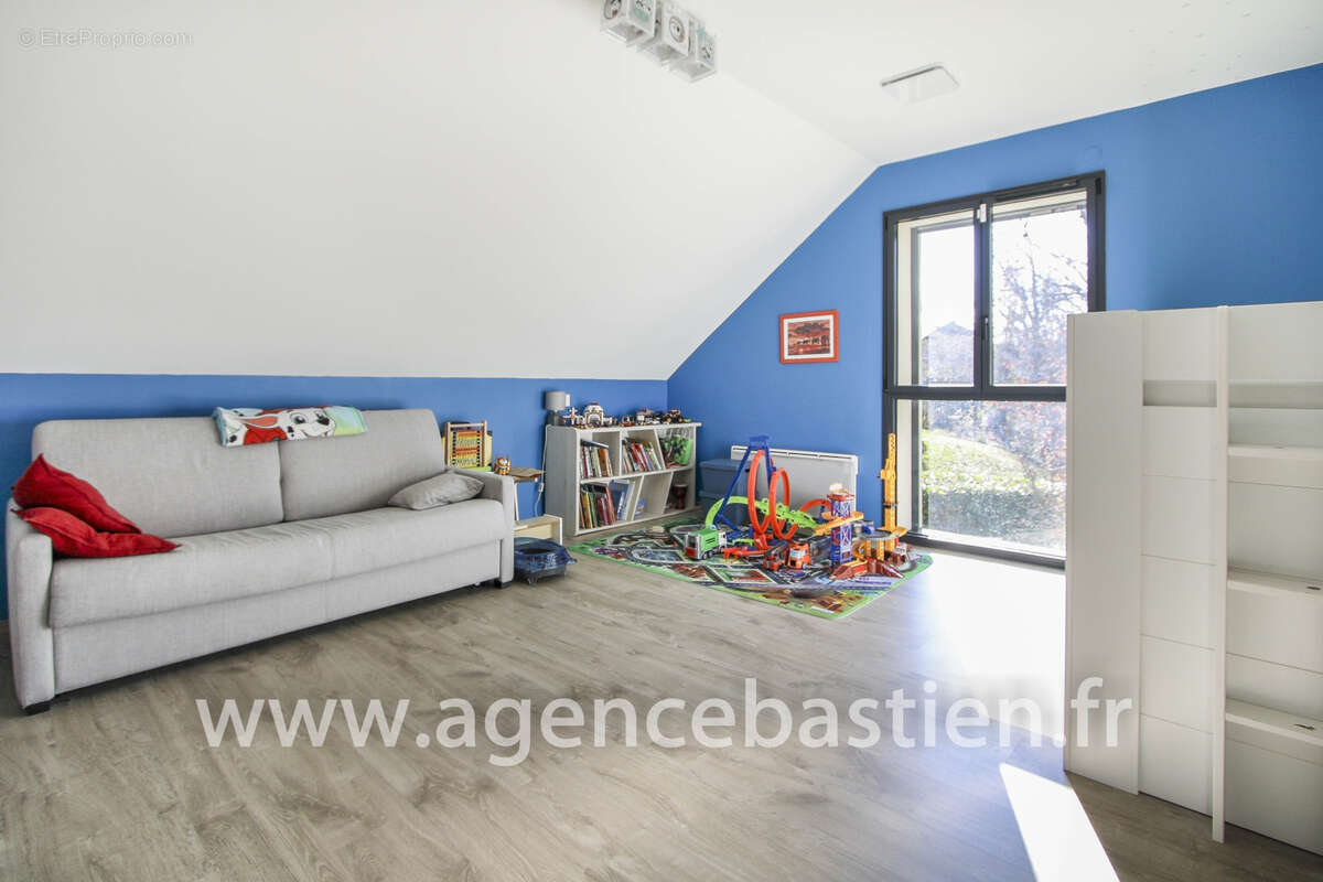 Maison à SAINT-GENIS-POUILLY