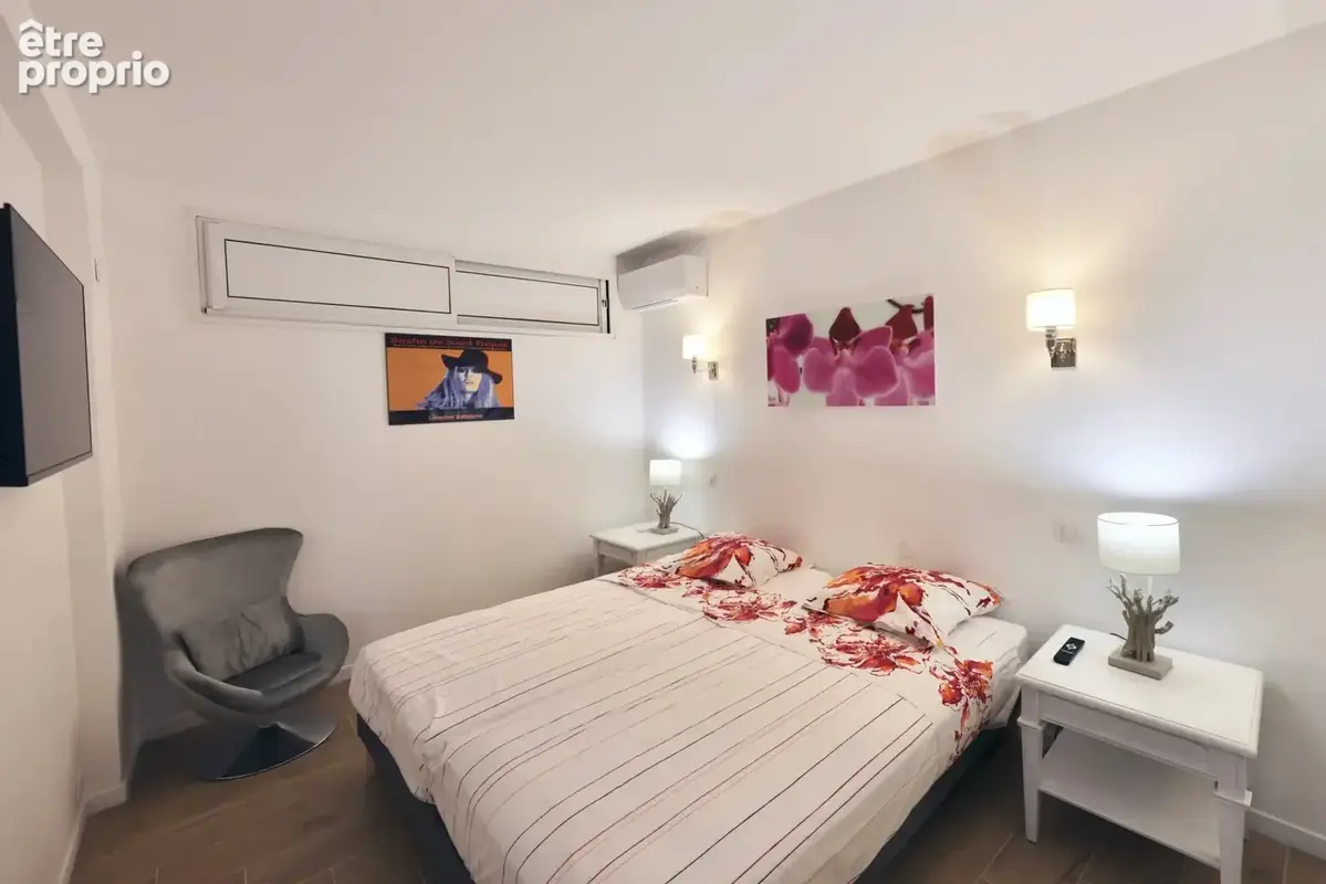 SAINT-TROPEZ : Appartement 4 pièces de 80 m² entièrement rénové, jardin de 100 m², piscine - photo 13