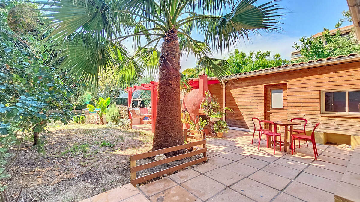 CANNES-LA-BOCCA à vendre maison 6 pièces de 131 m2 sur un terrain de 386 m2 avec piscine hors sol - photo 3