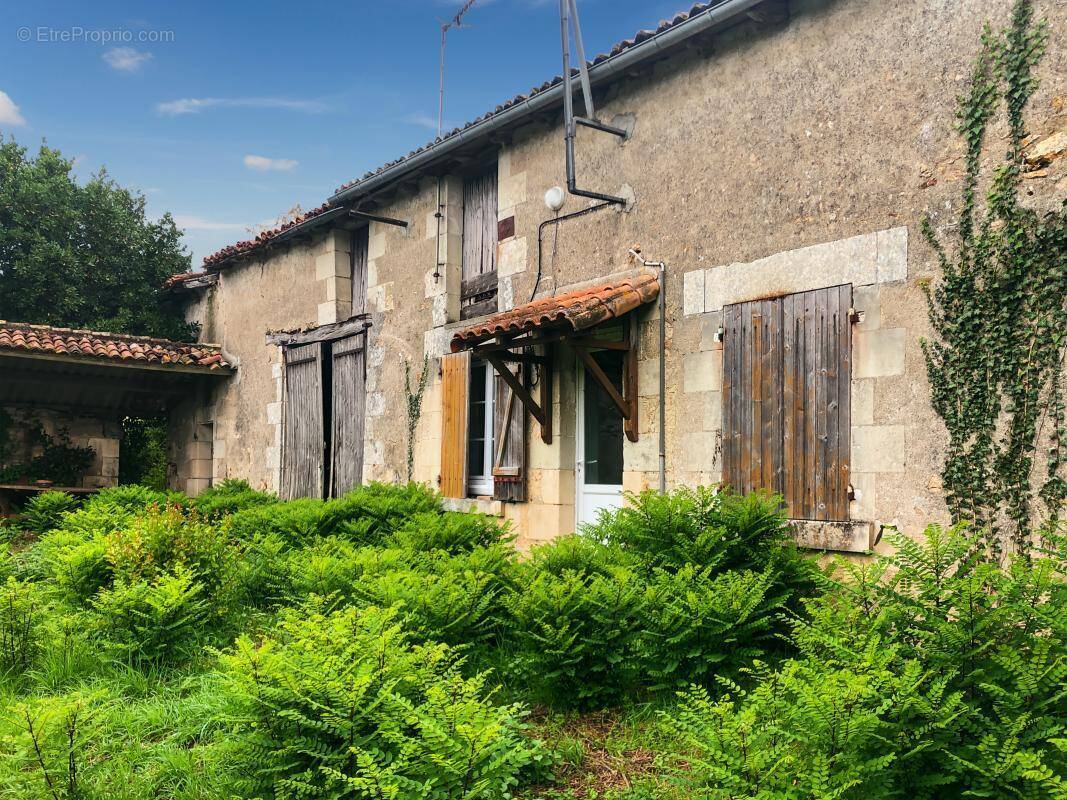 Maison à BONNEUIL-MATOURS