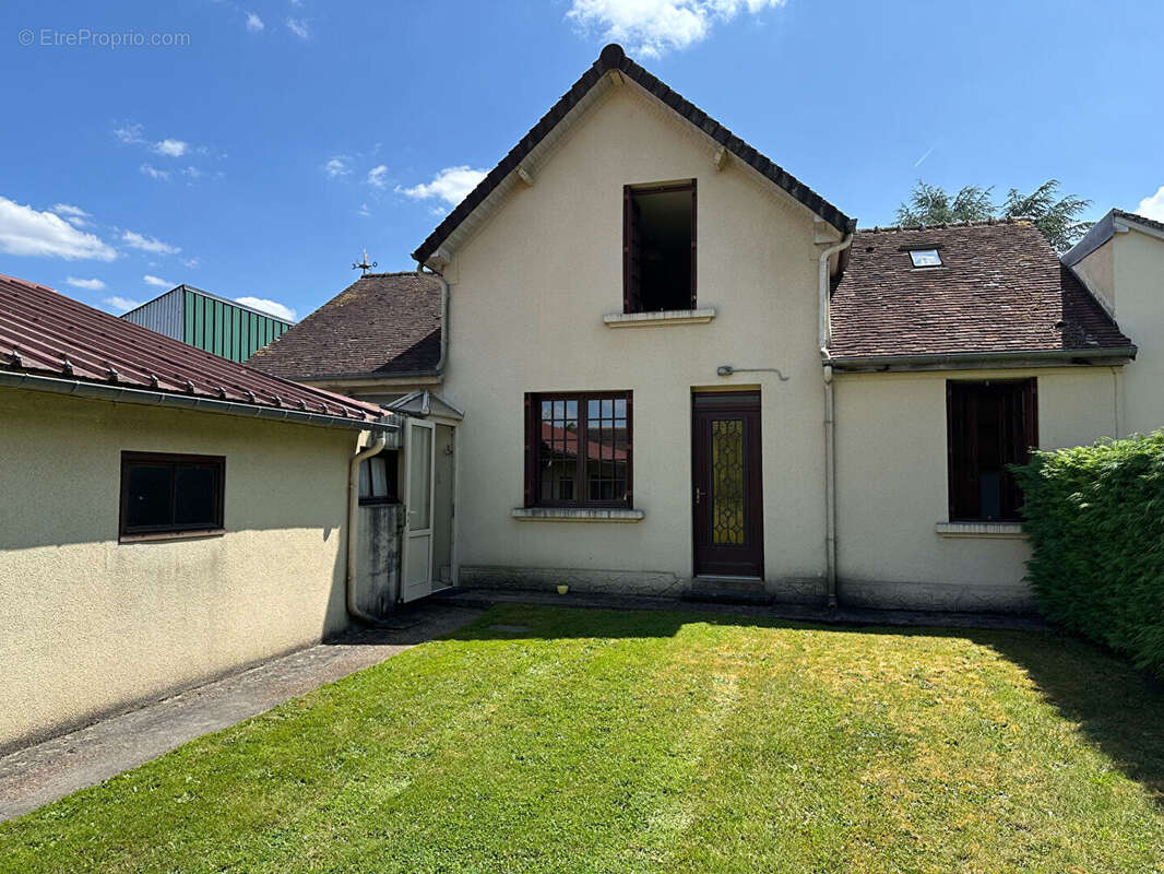 Maison à BELLOU-SUR-HUISNE