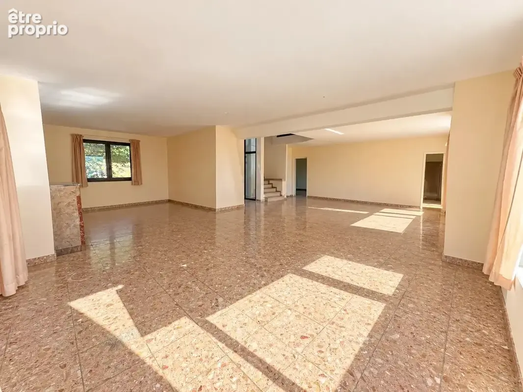 Réf. 2307 Maison d'architecte, 4 chambres, jardin et dépendances. - photo 2