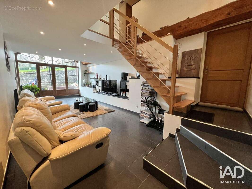 Photo 9 - Maison à INJOUX-GENISSIAT