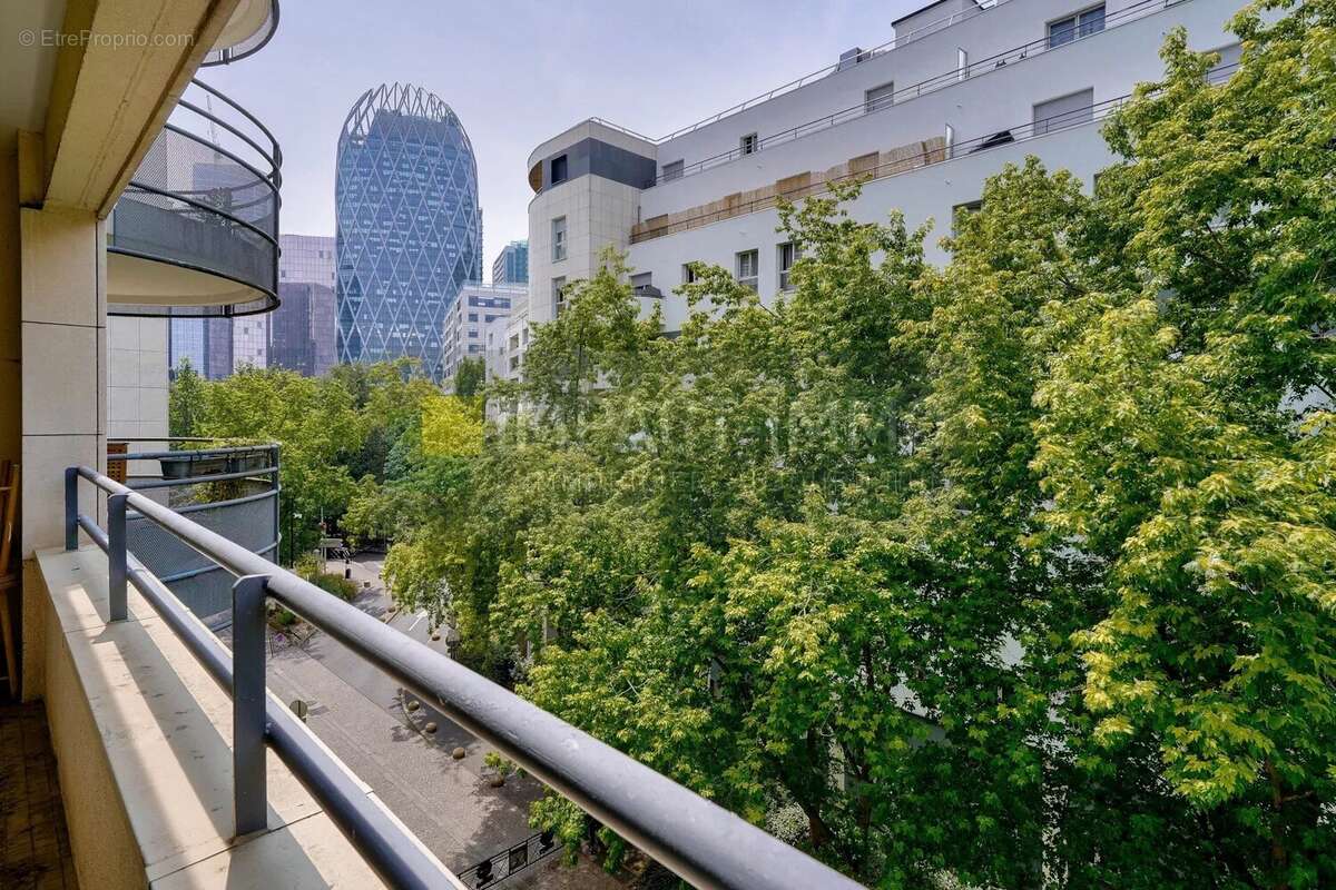 Appartement à COURBEVOIE