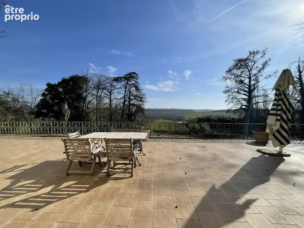 Superbe château avec vue panoramique, élégance et charme - photo 6