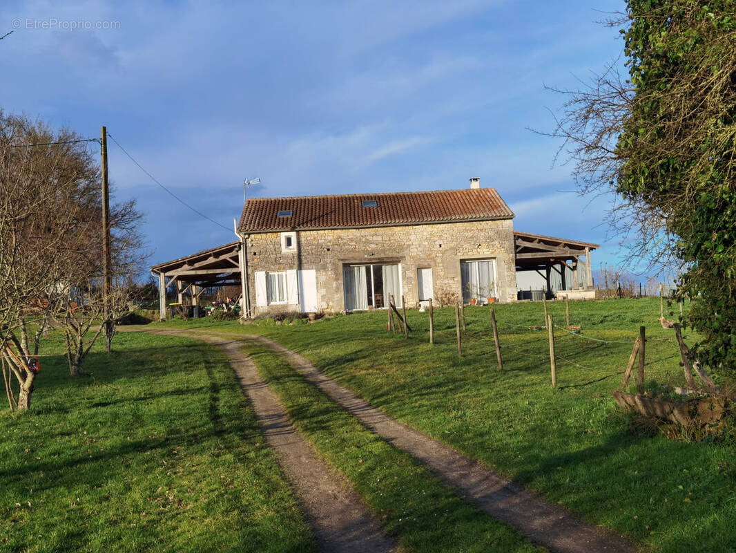 Maison à CHASSENEUIL-SUR-BONNIEURE