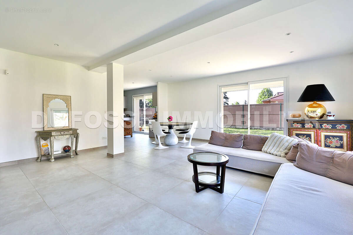 Maison à SAINT-GENIS-LAVAL