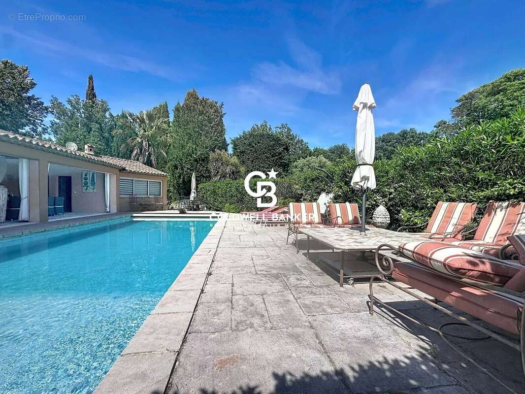 Maison à ROQUEBRUNE-SUR-ARGENS