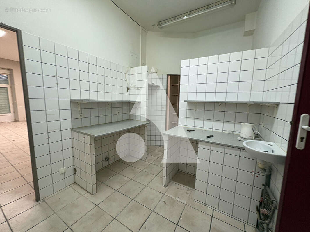 Local commercial Vals Les Bains 71.42 m2 - photo 3