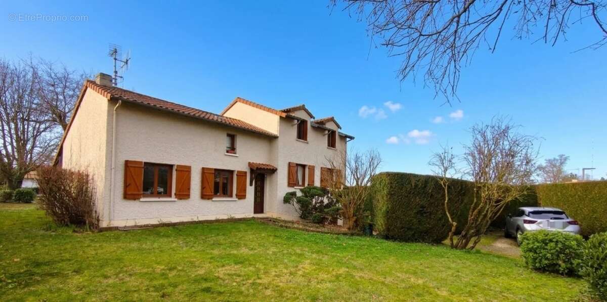 Maison à FONTAINE-LE-COMTE