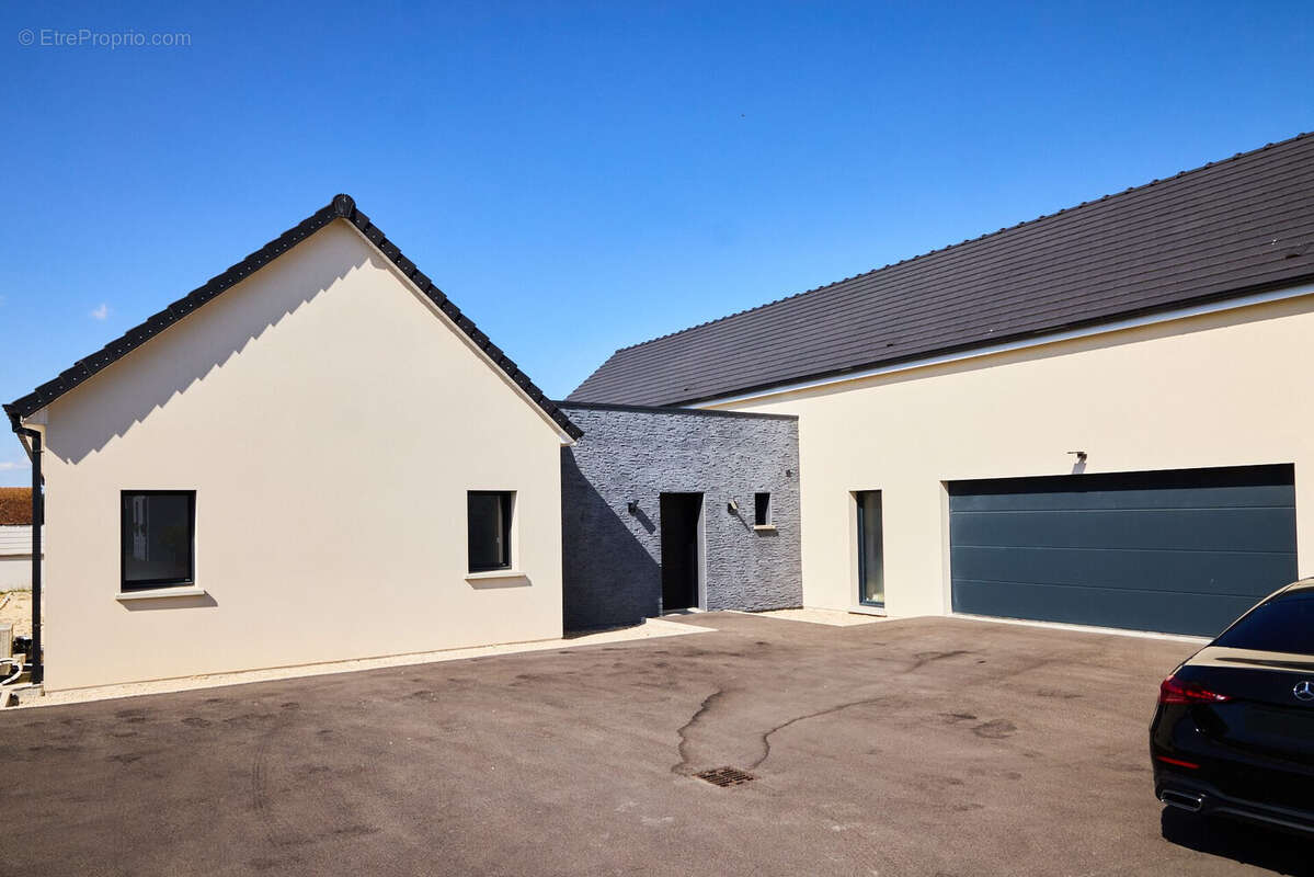 Maison 195 m² à Sainte-Maure  - photo 4