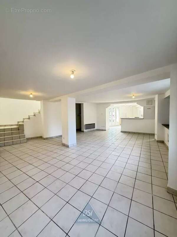 Maison à SAINT-ETIENNE-SUR-CHALARONNE