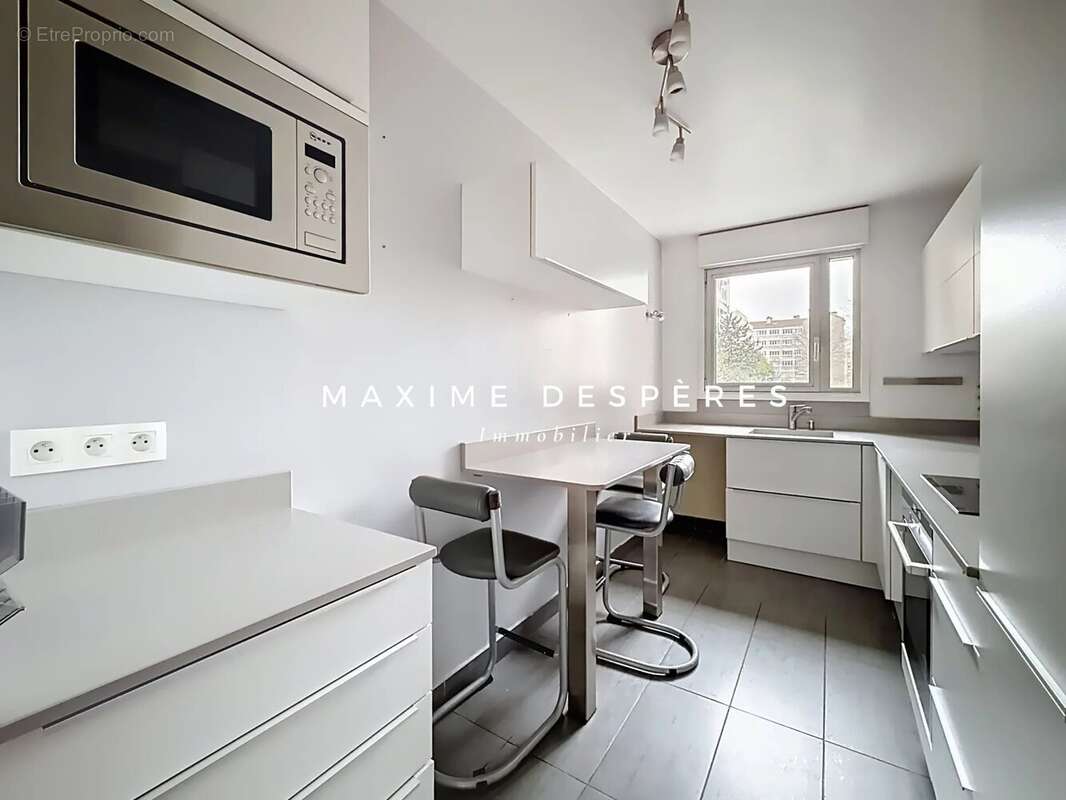 Appartement à COURBEVOIE