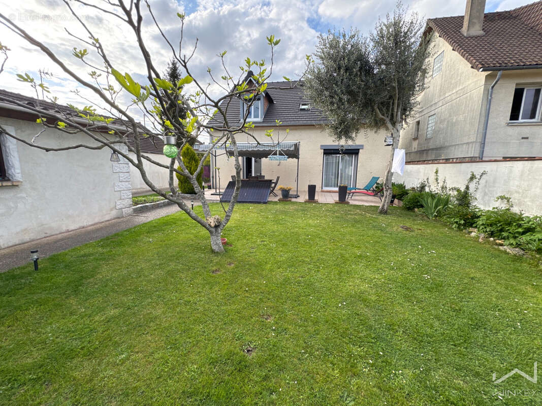 Maison à OZOIR-LA-FERRIERE