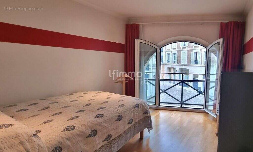 Appartement à PARIS-8E