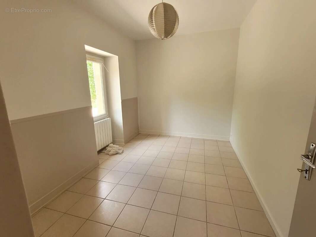 Maison de plain-pied avec terrain de près de 1500 m² - photo 5