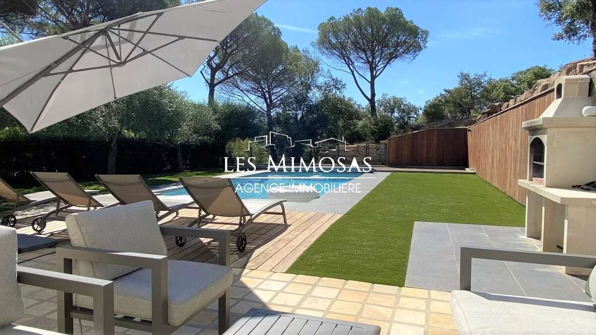 Maison à ROQUEBRUNE-SUR-ARGENS