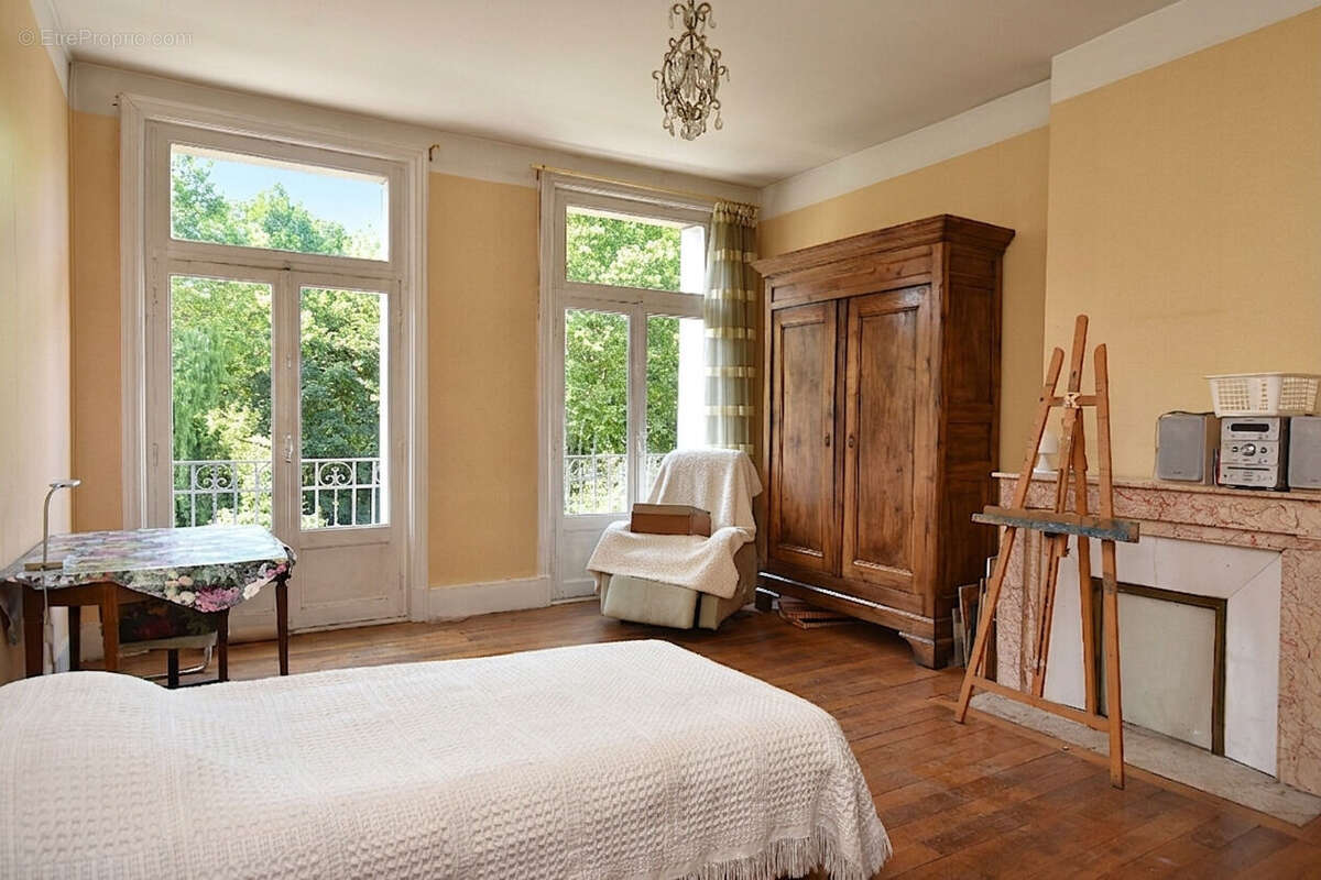 Appartement Le Puy En Velay 5 pièce(s) 207 m² + grand garage - photo 7