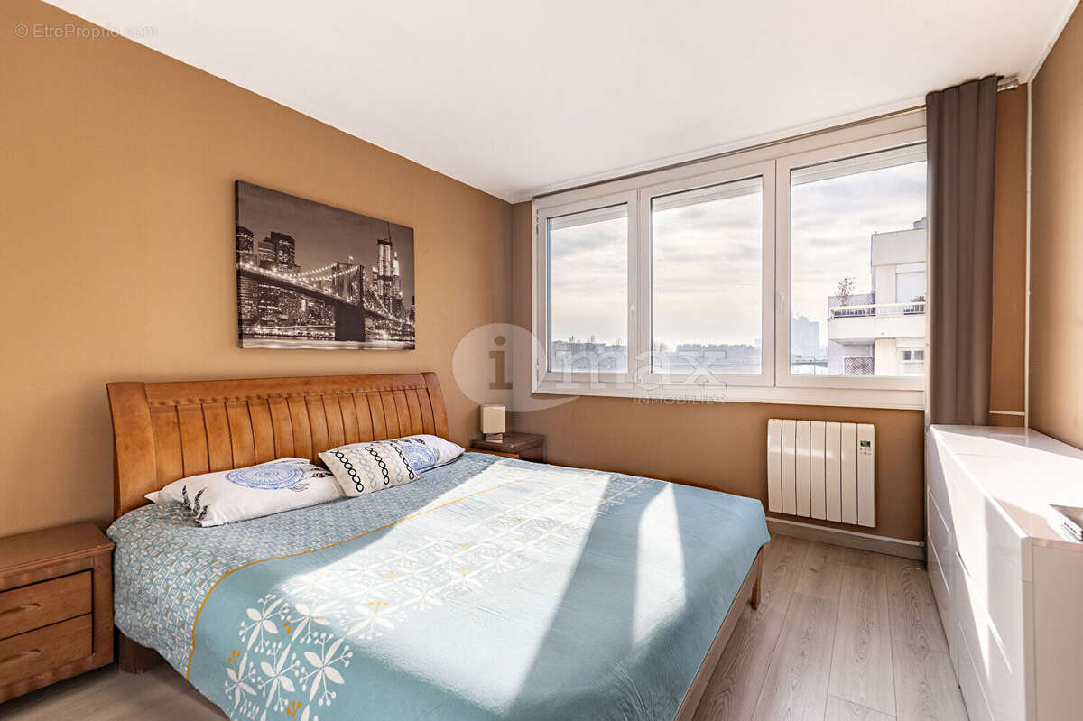 Appartement à COURBEVOIE