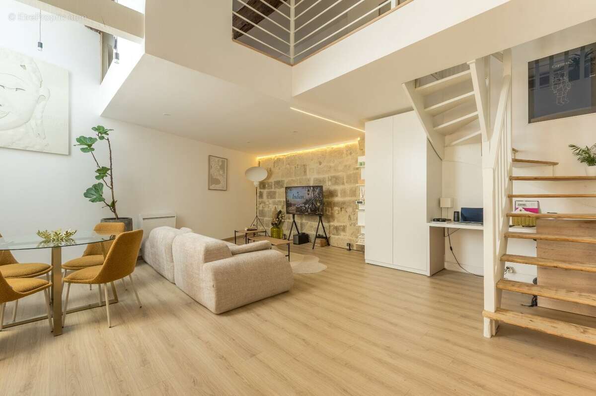 Appartement loft rénové avec mezzanine et belle hauteur sous plafond dans l'Écusson de Montpellier - photo 6