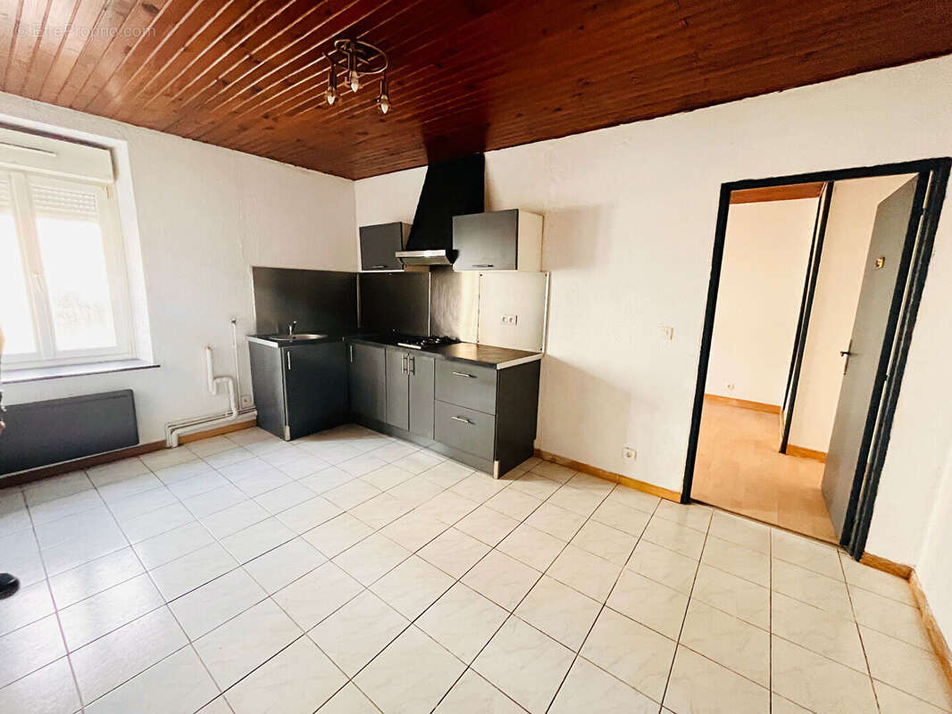 Appartement à FONTAINE-LES-LUXEUIL