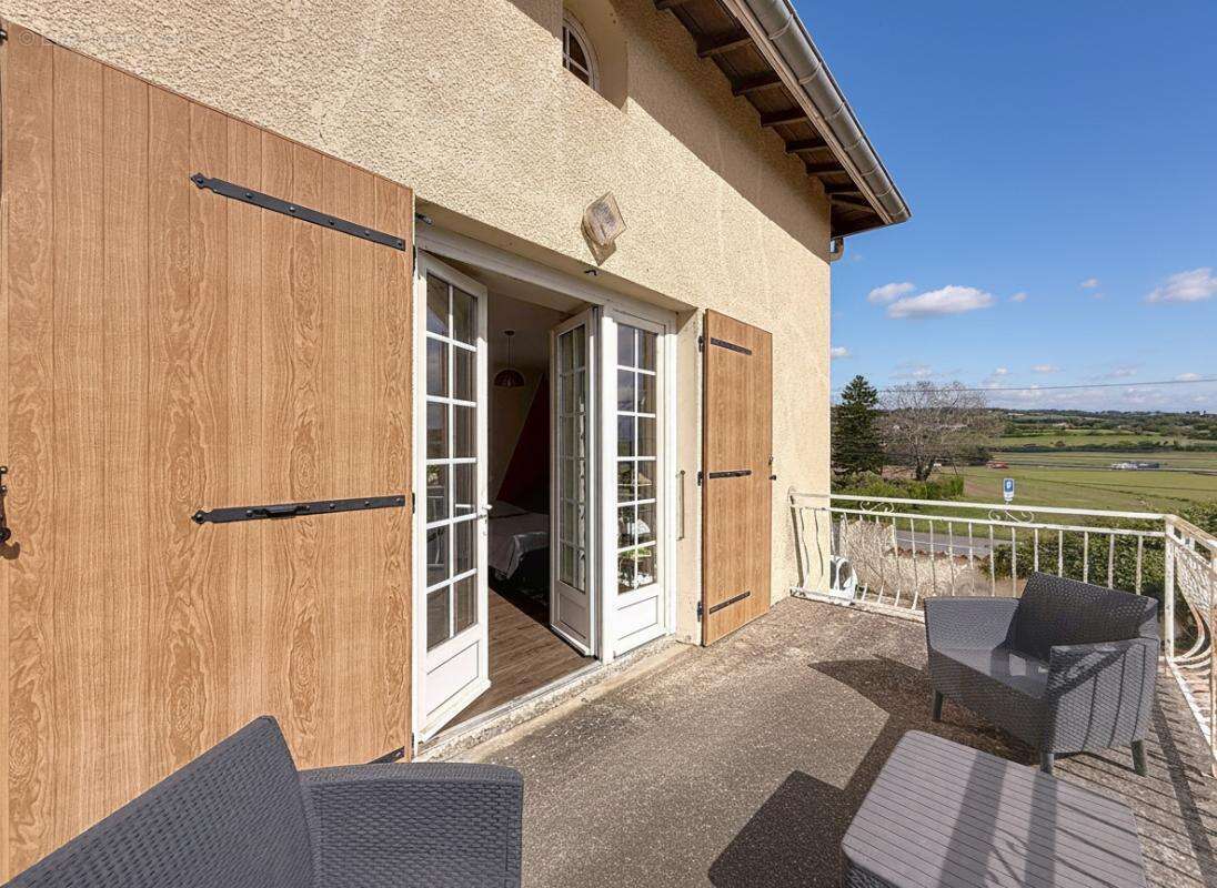 Appartement à REVENTIN-VAUGRIS