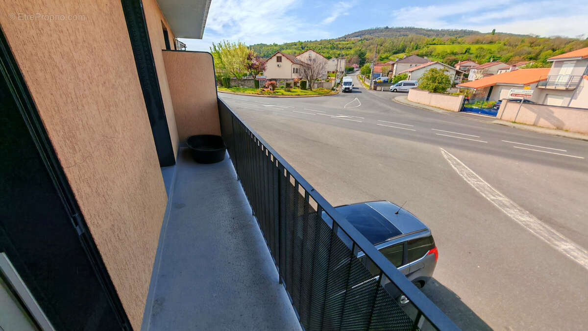 Appartement à LES MARTRES-DE-VEYRE