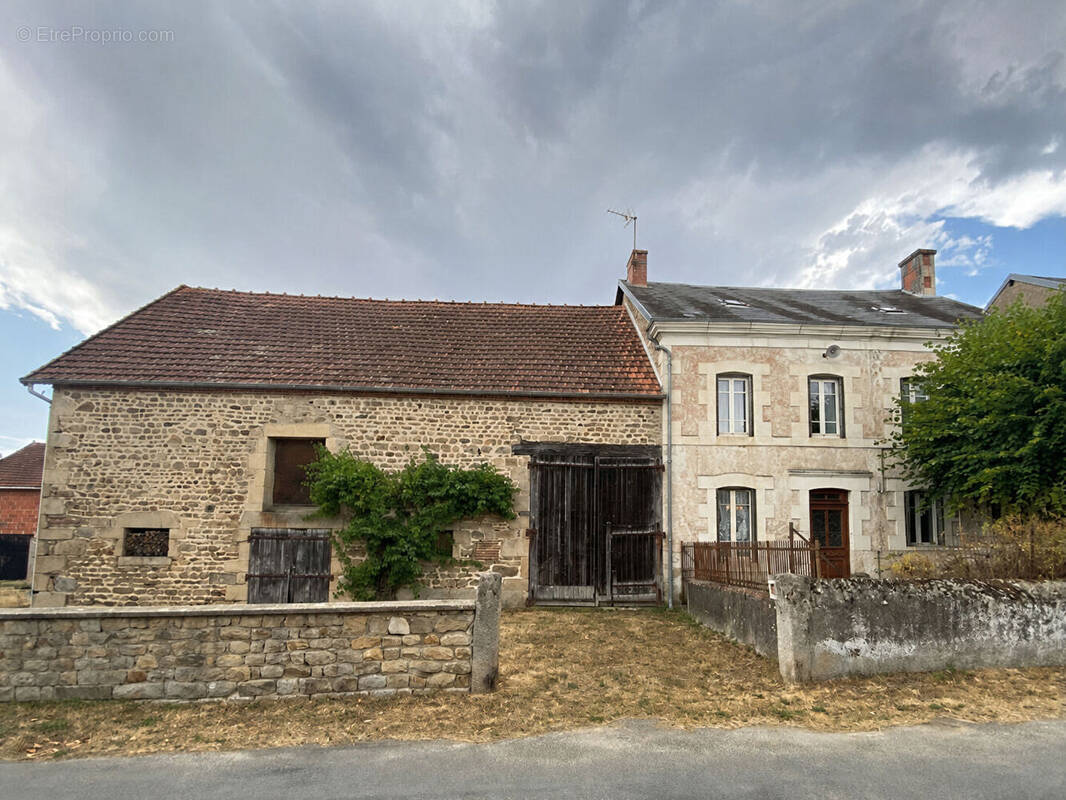 Maison à SAINT-MARCEL-EN-MARCILLAT