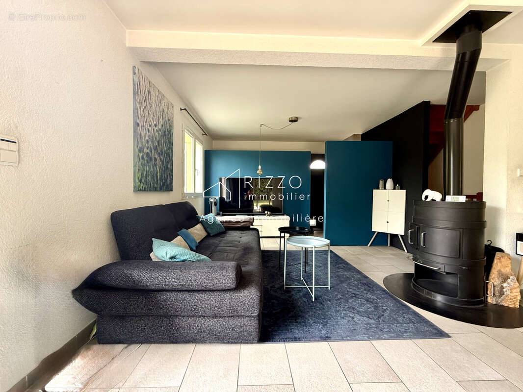 Magnifique maison individuelle de 185,84 m2 sur un terrain plat de 853 m2 à Valleiry - photo 5
