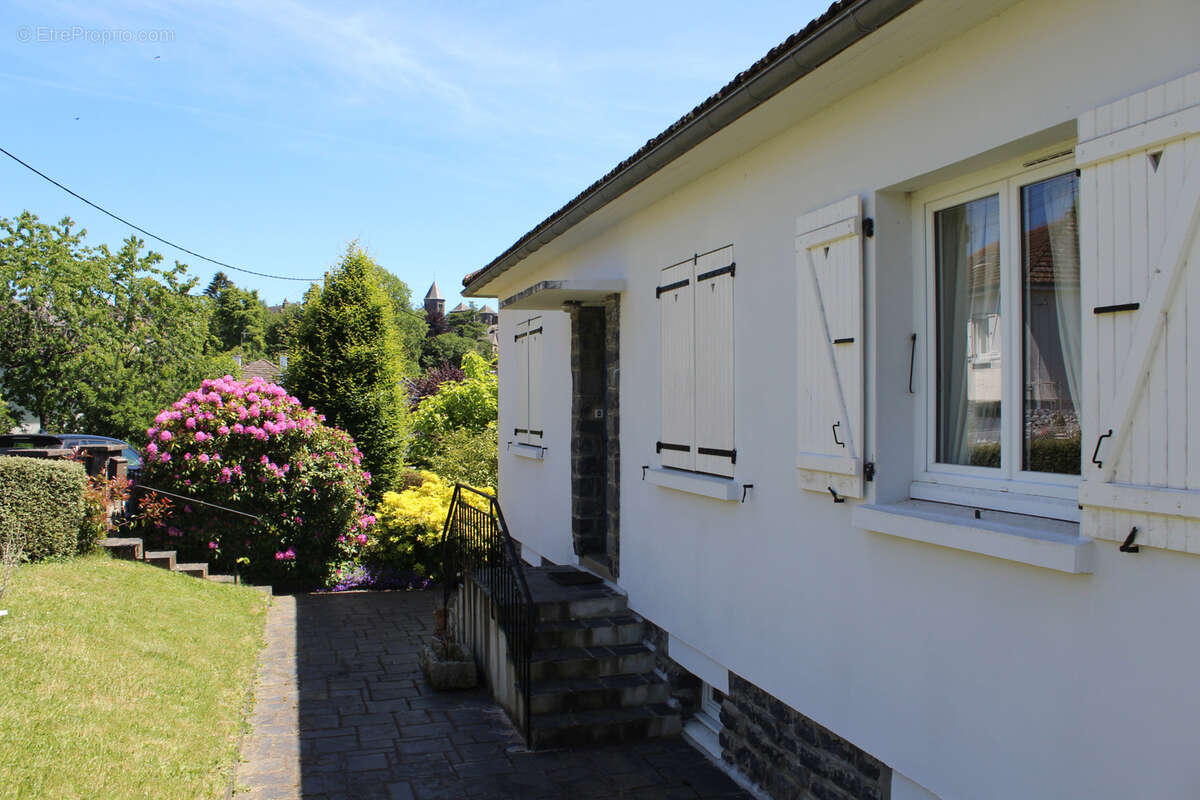 Maison à MAURIAC