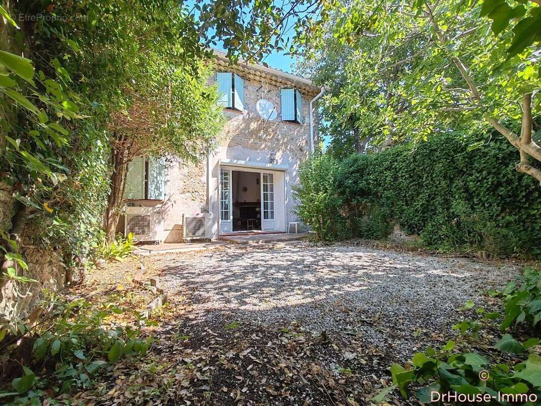 Maison à BESSE-SUR-ISSOLE